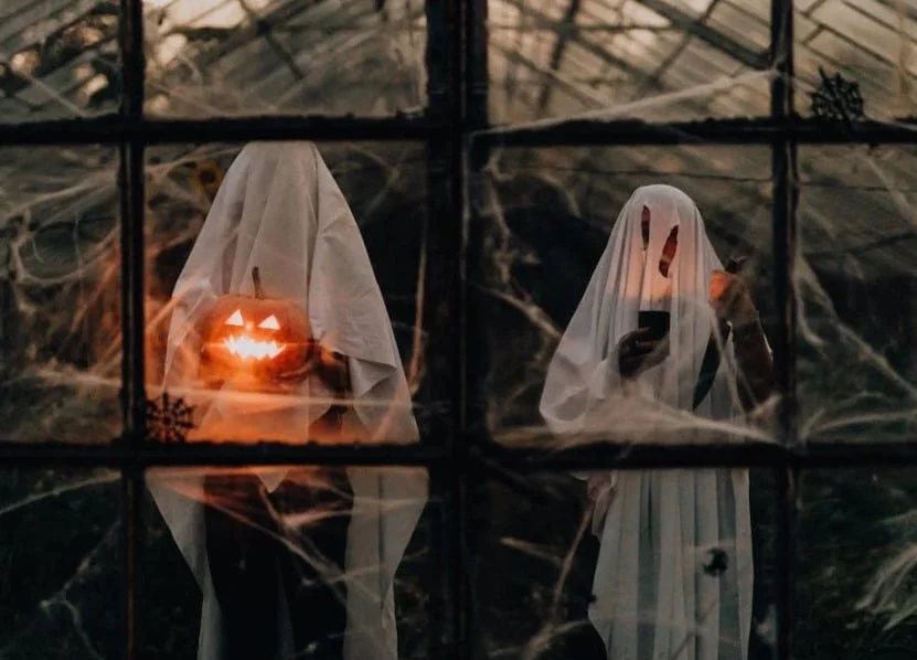 ¿Quiénes Son los «Escritores Fantasma» y Cómo Trabajan? Una Oportunidad Ahora a tu Alcance